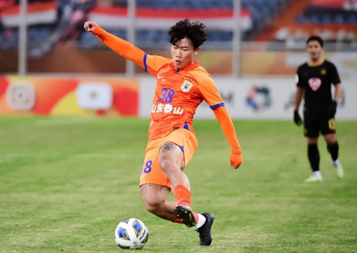 谢文能在3月29日晚上20点官宣留洋!德甲多特成功引进他入队,却被辟谣是假消息